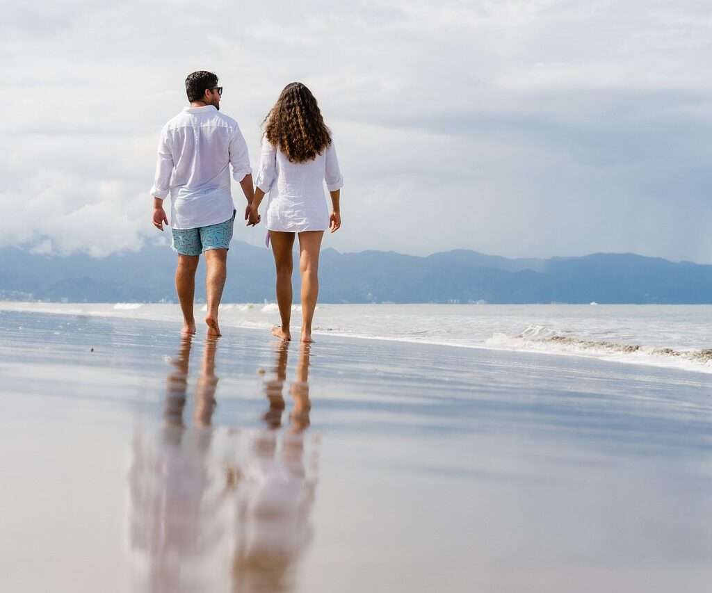 beach, couple, leisure-5571545.jpg